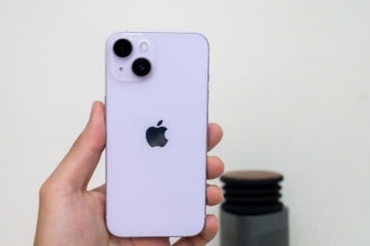 Bộ tứ iPhone 11, 12, 13, 14 đồng loạt "nằm sàn": "Thời tới" cho anh em fans nhà Táo