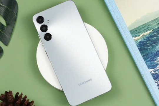 Samsung Galaxy A05s về giá chỉ hơn 2 triệu đồng: "Nội thất" khiến nhiều flagship phải "xấu hổ"
