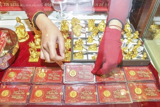 Vía Thần Tài đi qua nhưng lỗ còn "ở lại" với những người mua vàng