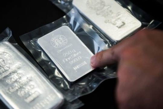 Giá bạc hôm nay 25/2/2025: Giá bạc tăng nhẹ, vàng biến động mạnh