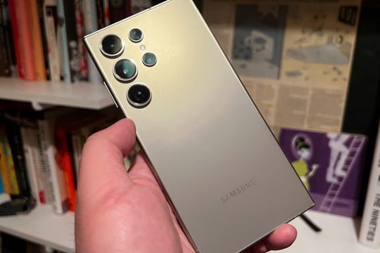 Samsung chơi lớn: Dòng Galaxy S24 giảm giá cực mạnh để "đấu" iPhone 15