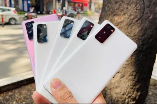 Bộ ba Samsung Galaxy S20 FE, S21 FE, S23 FE bị chê "giá cao" nhưng giờ đã rẻ hơn cả mong đợi