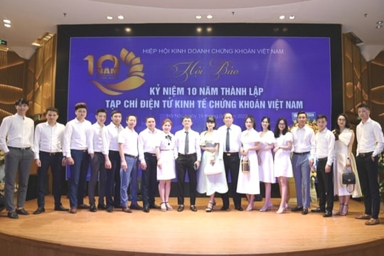 Tọa đàm: "Báo chí dữ liệu và sự phát triển bền vững thị trường chứng khoán" & Lễ ra mắt Chuyên trang Thị trường Tài chính – Hệ thống dữ liệu FITRADE