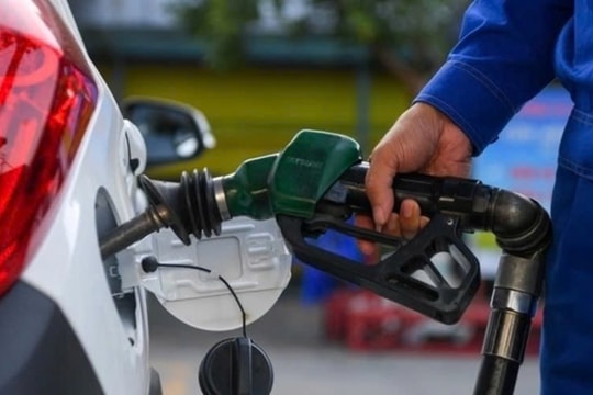 Giá xăng dầu hôm nay 5/3/2025: Giảm mạnh, dầu WTI xuống dưới 68 USD/thùng