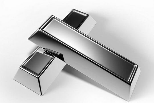 Giá bạc hôm nay 5/3/2025: Bạc bật tăng nhẹ; vàng vượt mốc "quen thuộc"