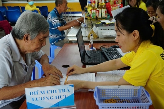 Lương hưu năm 2025 thay đổi ra sao? Cách tính cho lao động đủ 19 năm đóng BHXH