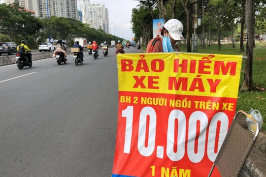 Bảo hiểm xe máy 10 nghìn bán ở vỉa hè có thật sự giúp bạn tránh phạt? Coi chừng bị phạt gấp chục lần - Lý do là đây!