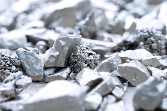 Giá bạc hôm nay 8/3/2025: Bạc vẫn "nóng" trên thị trường, vàng ngày lễ tăng nhẹ