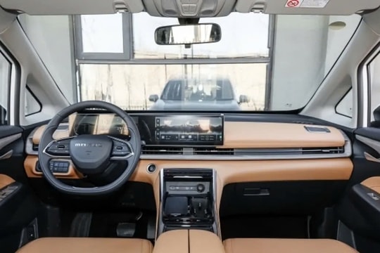 Tân binh MPV gây bão: Chạy 1.405 km mới cần đổ xăng, giá hủy diệt mọi đối thủ