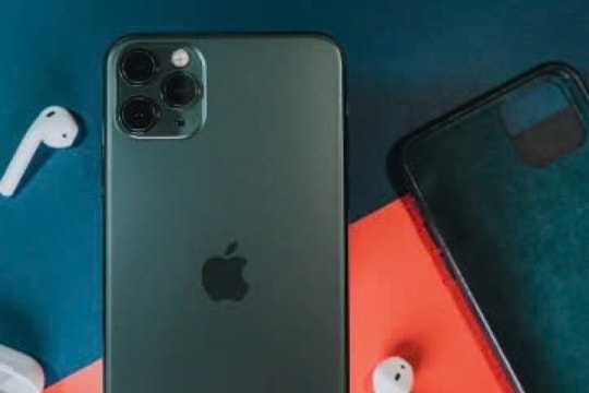 iPhone 11 Pro giá giảm chấn động: Từng là "hàng hiệu" nay chỉ còn vài triệu