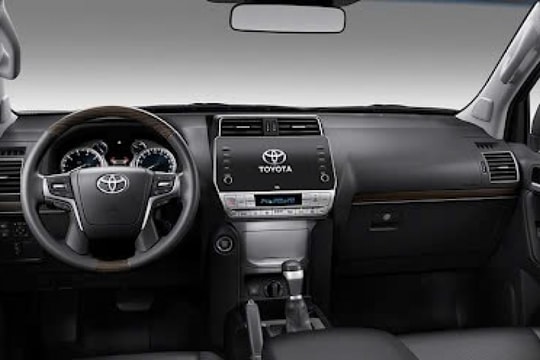 Toyota Land Cruiser tăng giá kỷ lục vài trăm triệu: Có gì hot mà dân chơi vẫn săn đón?