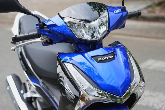 Mẫu xe máy số "hàng tuyển" nhập Malaysia "đổ bộ" về Việt Nam: Ngoại hình cực phẩm, giá không tưởng