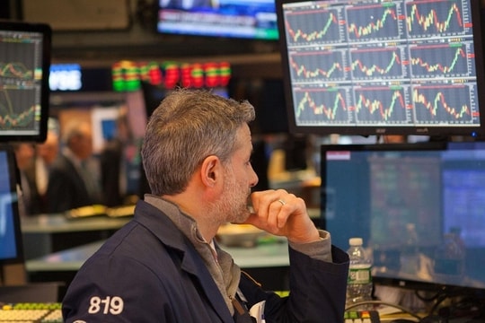 Khối ngoại tiếp đà bán ròng dù thị trường hồi phục, cổ phiếu VHM bất ngờ được gom