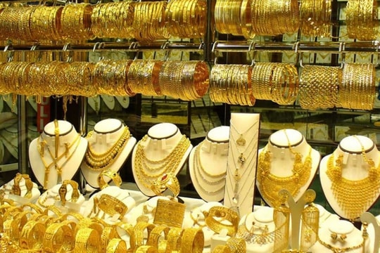 Giá vàng chiều nay 11/3: Sau cơn sốt, nhà đầu tư đang "mắc kẹt" với vàng SJC?