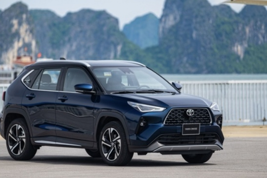 Giảm giá cực mạnh! Hàng loạt mẫu xe Toyota "đại hạ giá", mua ô tô còn tặng quà xịn