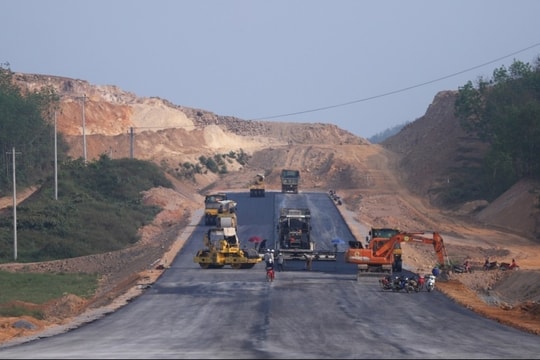 Phó Thủ tướng Nguyễn Chí Dũng chỉ đạo tháo gỡ khó khăn, vướng mắc 5 dự án thành phần Dự án cao tốc Bắc – Nam