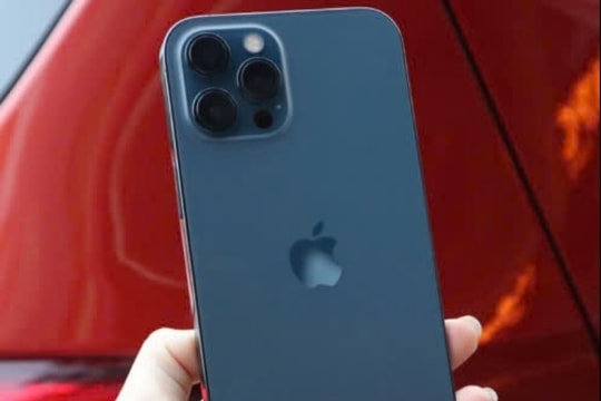 Bảng giá iPhone 12 giữa tháng 3/2025: Giảm sập sàn, iPhone 12 Pro Max lại cháy hàng