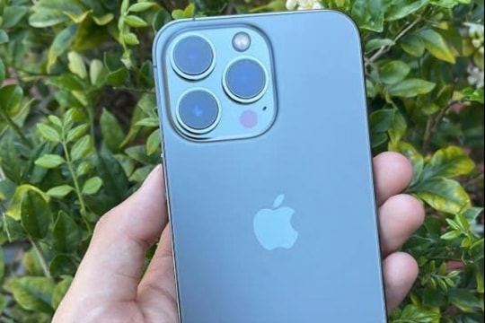 Bảng giá iPhone 13 giữa tháng 3/2025: Giảm sập sàn, người dùng đứng ngồi không yên