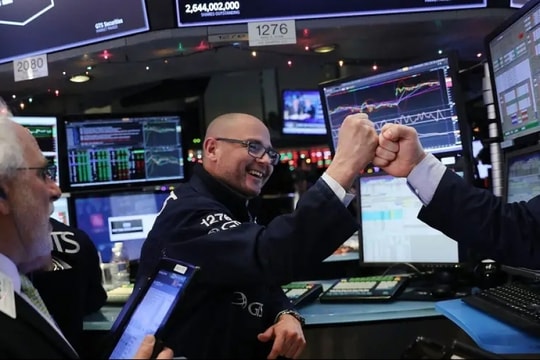Chứng khoán Mỹ bùng nổ: Nasdaq vọt 2,61%, cổ phiếu công nghệ dẫn đầu đà tăng