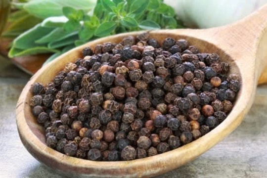 Giá tiêu hôm nay 16/3/2025: Giảm mạnh trên diện rộng, nguy cơ sụt giảm sản lượng