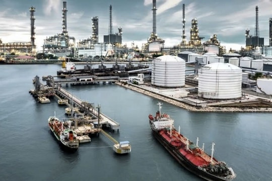 Quốc gia nhỏ bé bất ngờ "trúng số" dầu mỏ, GDP tăng gần 5 lần, còn giúp châu Âu "sống sót"