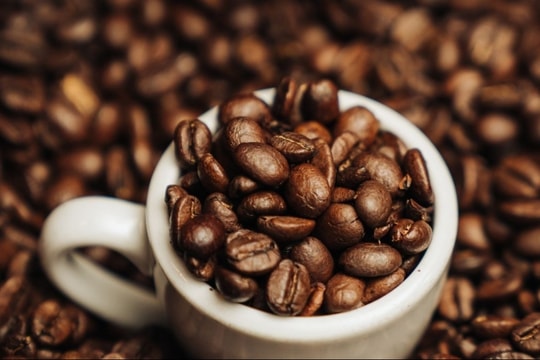 Giá cà phê Arabica chạm mốc kỷ lục, thị trường tiếp tục nóng