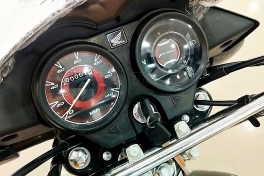 Honda bất ngờ mở bán "vua côn tay" giá siêu rẻ: Đẹp lấn át Future, chỉ "uống" 1 lít xăng/60km