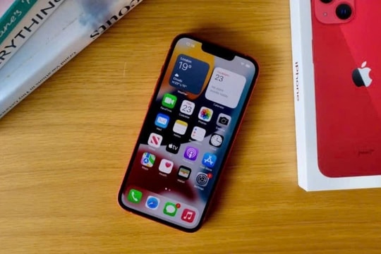 Cứ tưởng lỗi thời, ai ngờ chiếc iPhone này vẫn "cháy hàng": Hiệu năng mạnh, giá cực tốt
