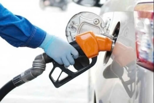 Tăng 440 đồng/lít, xăng RON 95 vượt mốc 20.000 đồng/lít