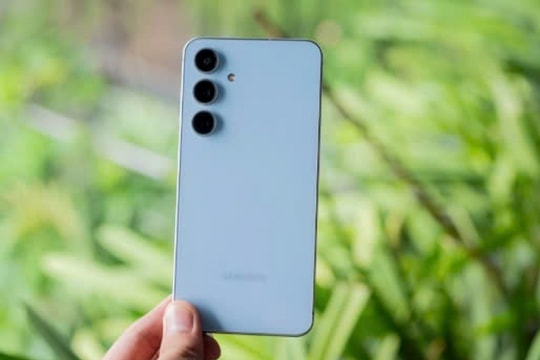 "Cỗ máy vạn năng" Samsung Galaxy S24 FE trình làng: Giá phải chăng, hiệu năng "cân đẹp" iPhone 13