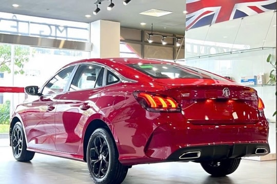 Giảm hơn 100 triệu, mẫu ô tô này khiến Mazda 3 "toát mồ hôi"