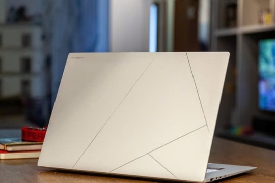 Đẹp đến nghẹt thở: ASUS tung siêu phẩm laptop thời thượng, Màn OLED 3K 16 inch long lanh, thân mỏng quyến rũ, pin siêu bền