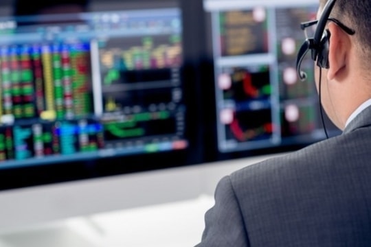 Khối ngoại tiếp tục bán ròng phiên cuối tuần, VND bị xả mạnh nhất trong ngày cơ cấu ETF