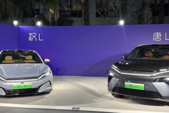 "Soi" hai mẫu ô tô điện sạc nhanh hơn xe xăng: Ngoại hình lẫn giá bán khiến đối thủ "ê chề"