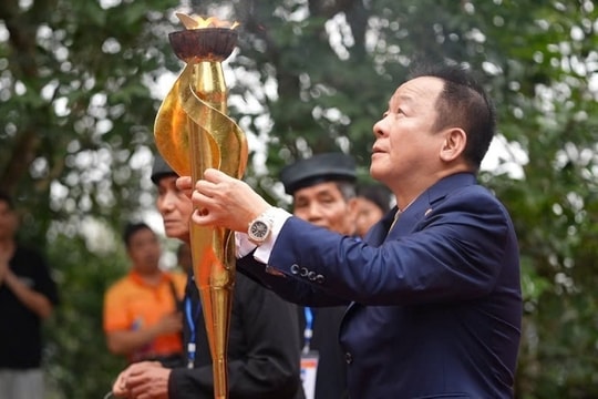 Bầu Hiển xin được lửa thiêng, cổ phiếu SHB sáng rực