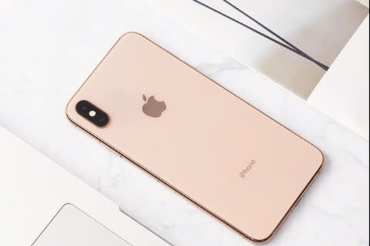 iPhone XS Max “tái xuất giang hồ”: Thiết kế sang, camera xịn, giá chỉ ngang điện thoại giá rẻ