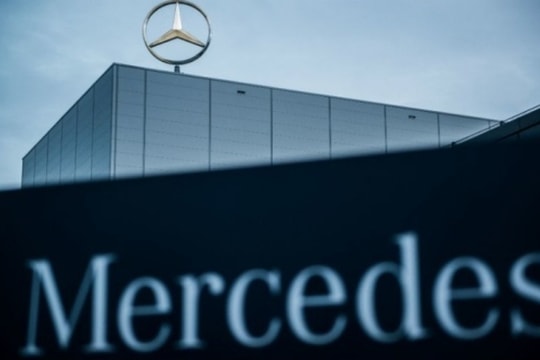 Không sa thải, Mercedes “mềm hóa” tái cơ cấu bằng gói bồi thường tự nguyện nửa triệu USD