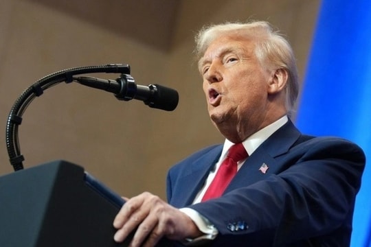 Donald Trump tích cực khen tiền ảo "meme coin TRUMP": Giá tăng vọt 12% trong vài phút