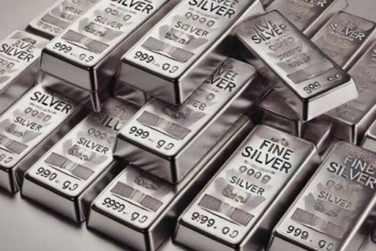 Giá bạc hôm nay 25/3/2025: Giá bạc tăng trở lại trong khi vàng đang được "chốt lời"