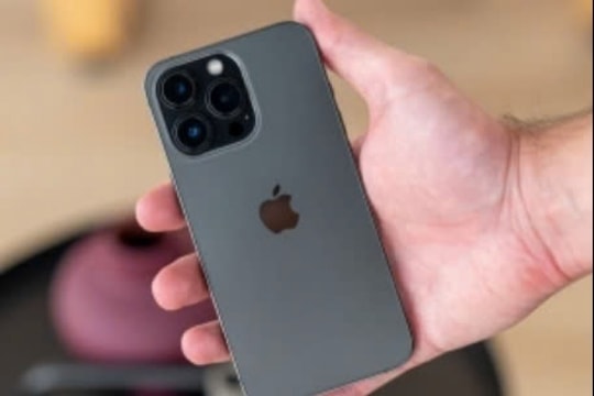 iPhone 13 Pro “rơi giá không phanh”, về ngang Galaxy A56: Món hời lớn nhất cuối tháng 3/2025