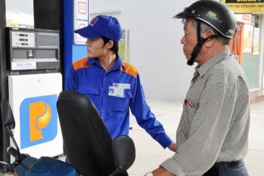 Giá xăng dầu hôm nay 26/3/2025: Dầu thế giới giảm nhẹ, nguồn cung tăng áp lực lên thị trường