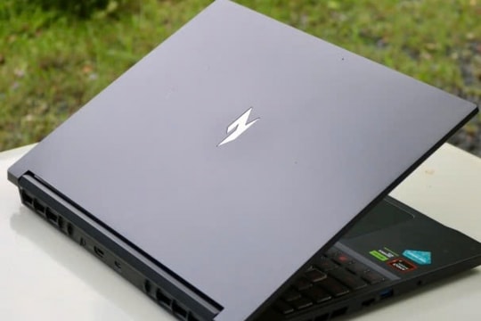 Acer Nitro V 2025: Giá chỉ ngang laptop văn phòng, nhưng cấu hình “khô máu” như máy trạm