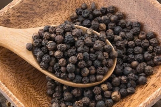 Giá tiêu hôm nay 30/3/2025: Neo cao tại ngưỡng 159.000 - 160.000 đồng/kg