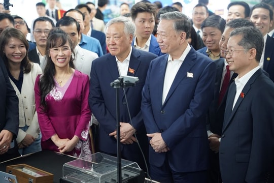 Tổng Bí thư Tô Lâm thăm Trung tâm nghiên cứu, đào tạo thiết kế vi mạch và trí tuệ nhân tạo Đà Nẵng