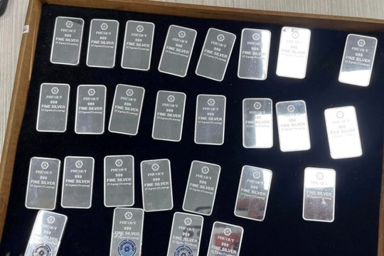 Giá bạc hôm nay 31/3/2025: Có biến động lạ trong khi vàng lại "cá chép hóa rồng"