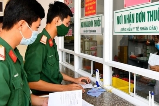 Đề xuất mức đóng bảo hiểm y tế 4,5% cho công nhân Công an từ lương hàng tháng