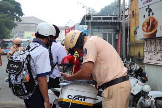 Các trường hợp sau không thực hiện đổi đăng ký xe có thể bị phạt nặng, kiểm tra ngay kẻo mất tiền