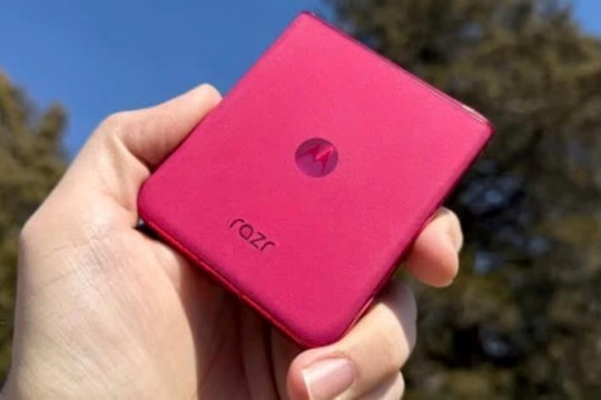 Sau 40 lần trải nghiệm, anh ấy bất ngờ dừng lại ở chiếc điện thoại “lạ đời” không ai ngờ tới