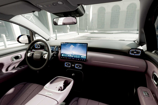 Mẫu ô tô điện giá "hạt dẻ" gây sốt: Thiết kế sang, nội thất xịn, sạc 20 phút chạy vài trăm cây số