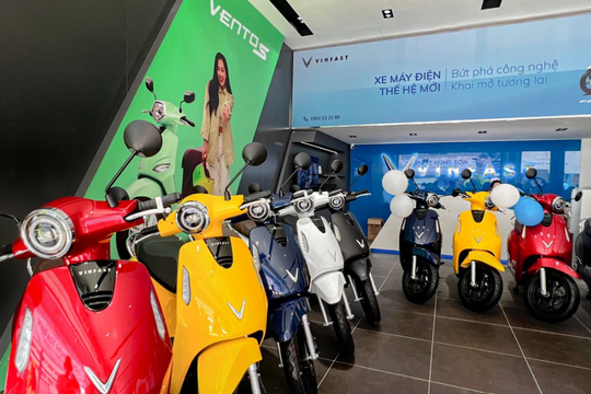 Bảng giá xe máy điện VinFast tháng 4/2025: Giá dễ tiếp cận, thuê pin siêu tiết kiệm